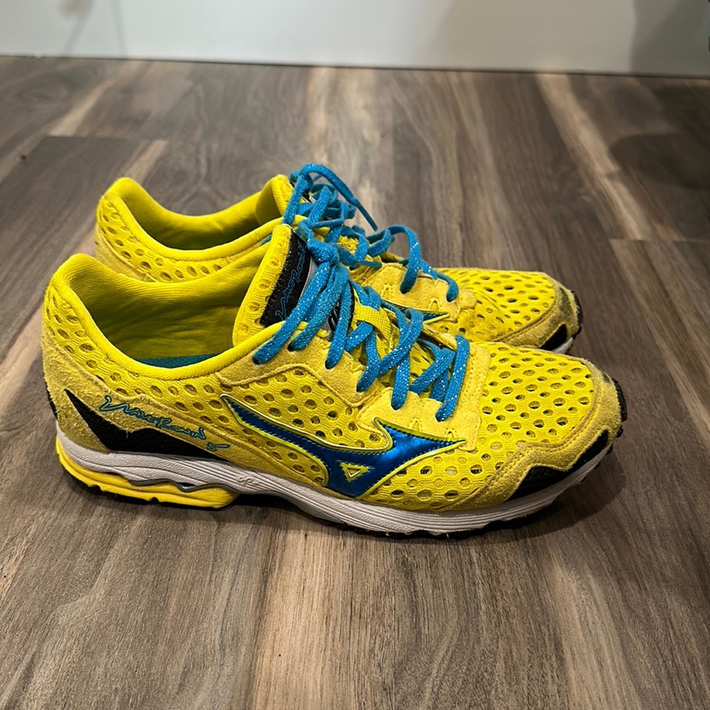 Mizuno sneakers